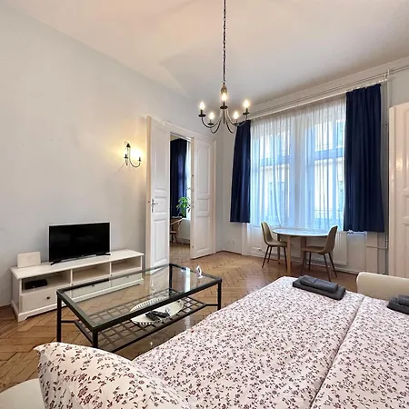 布达佩斯市中心西火车站公寓 Appartement