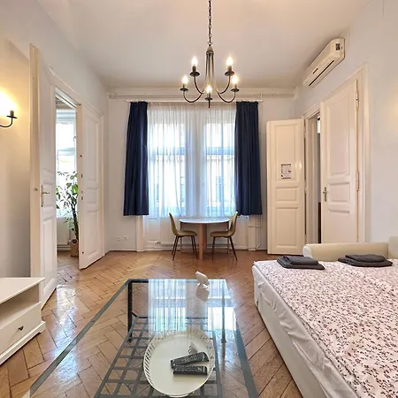 布达佩斯市中心西火车站公寓