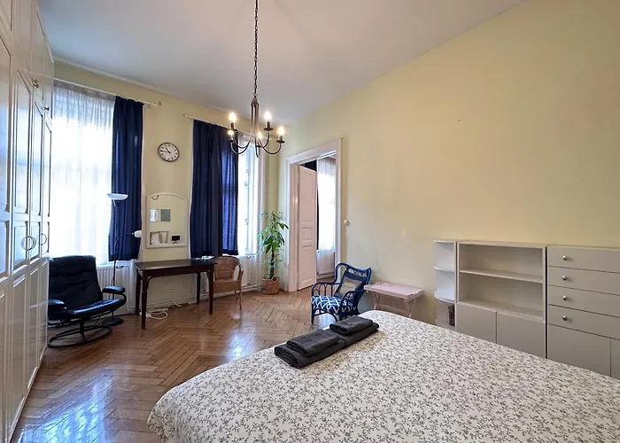 布达佩斯市中心西火车站公寓 Budapest