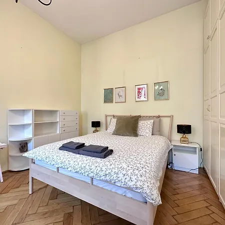 布达佩斯市中心西火车站公寓