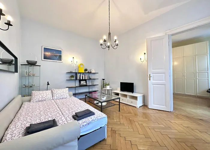 布达佩斯市中心西火车站公寓 *