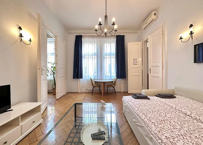 布达佩斯市中心西火车站公寓